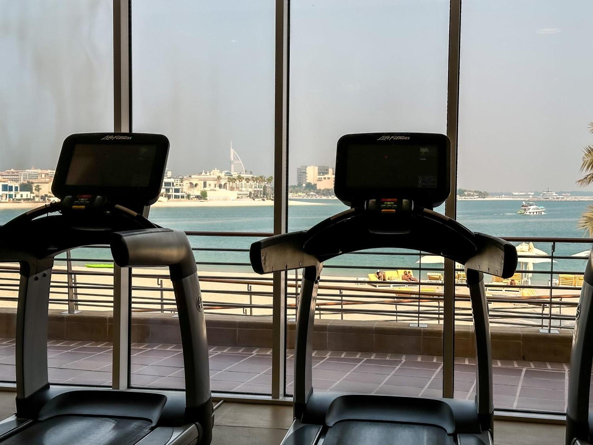 Modern Beachfront 1Br Apartment - Tiara Residence Dubai Luaran gambar