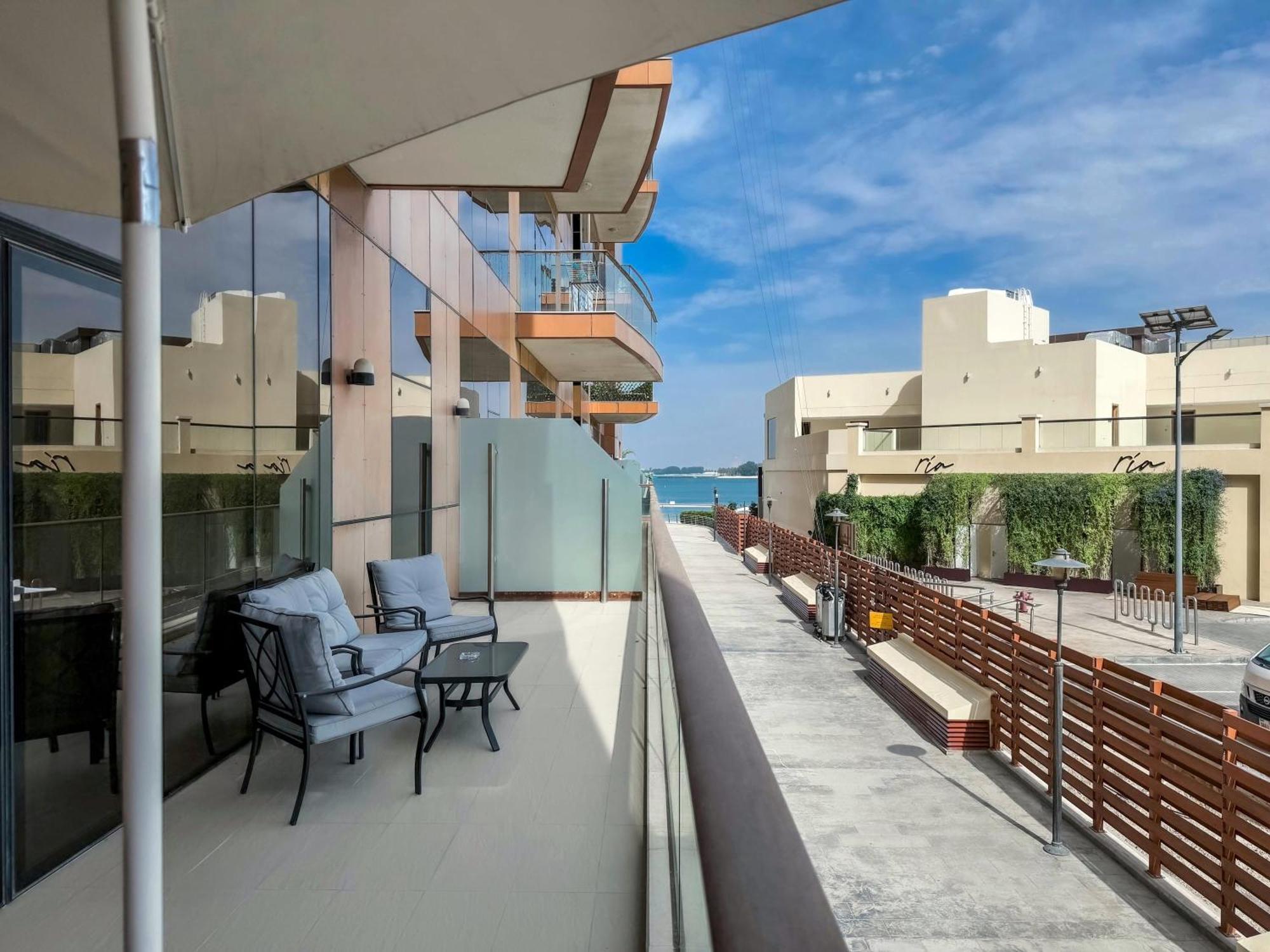 Modern Beachfront 1Br Apartment - Tiara Residence Dubai Luaran gambar